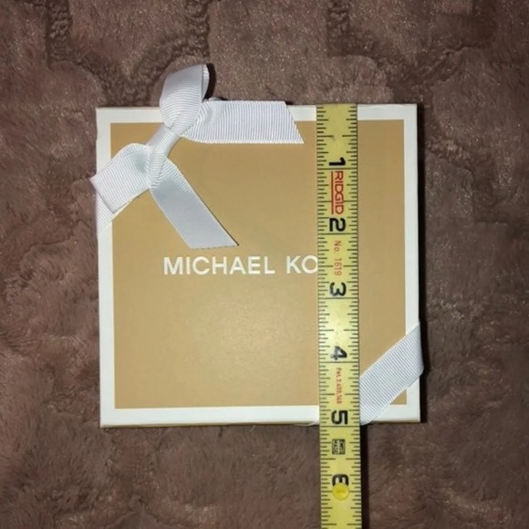 Michael Kors Box - Picture 6 of 7